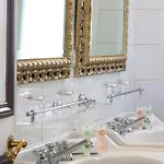 Hotel Western Premier Trocadero La Tour 4*