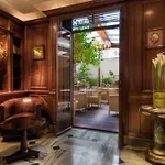 Western Premier Trocadero La Tour 4*