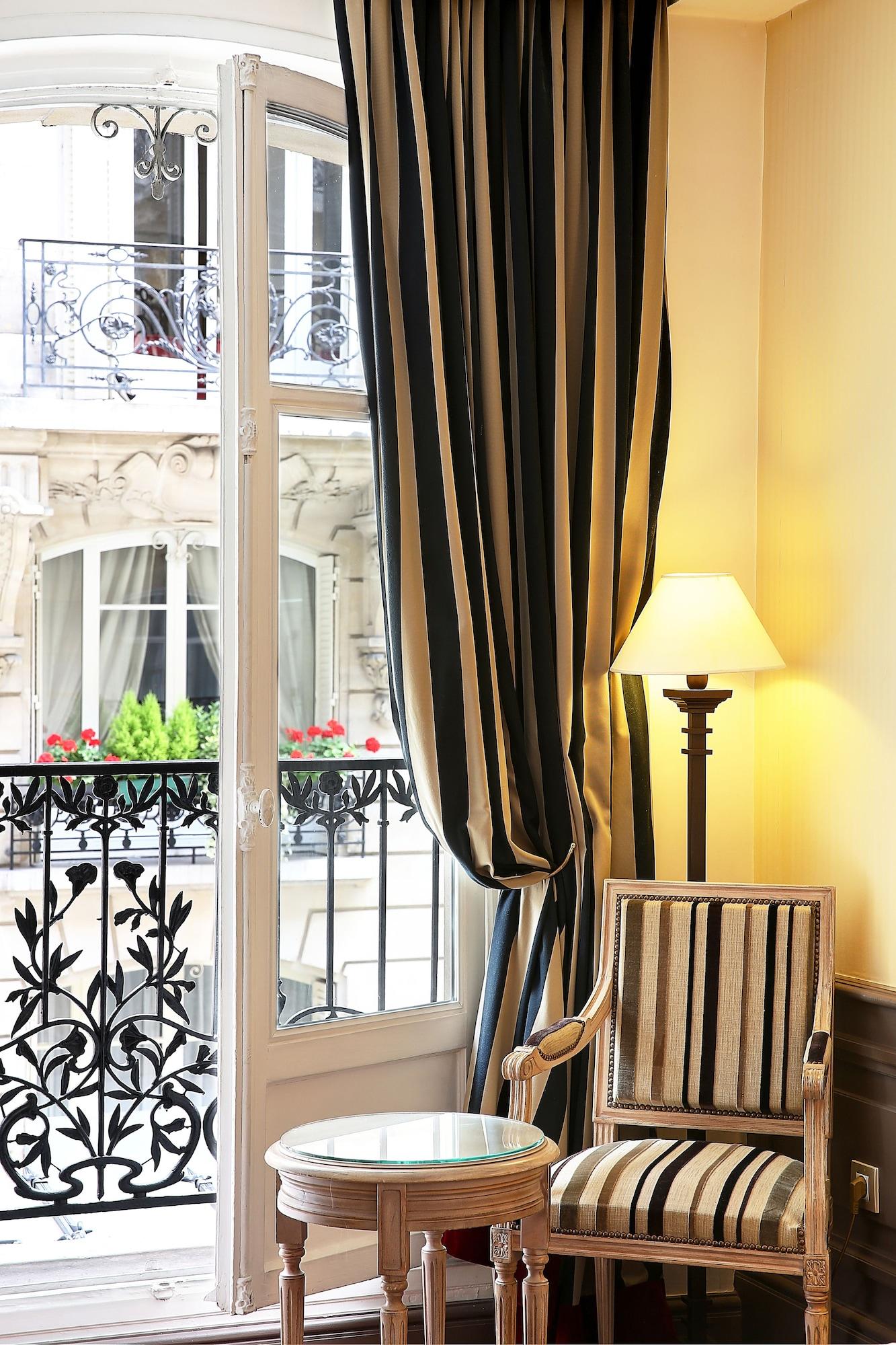 Western Premier Trocadero La Tour