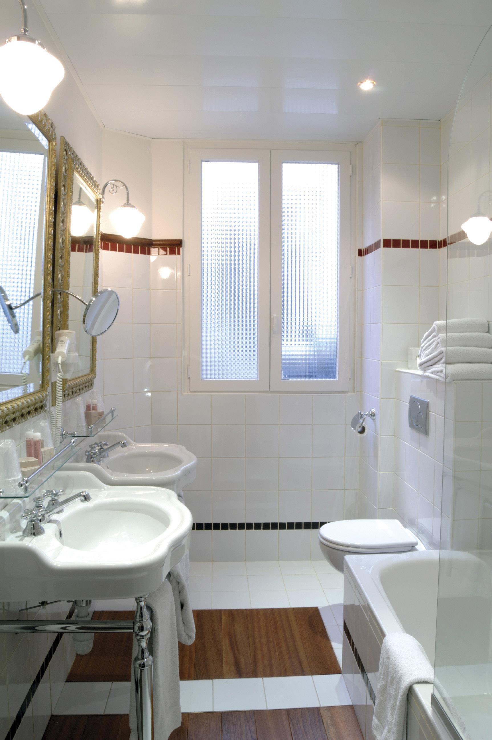 Western Premier Trocadero La Tour