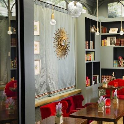 Western Premier Trocadero La Tour