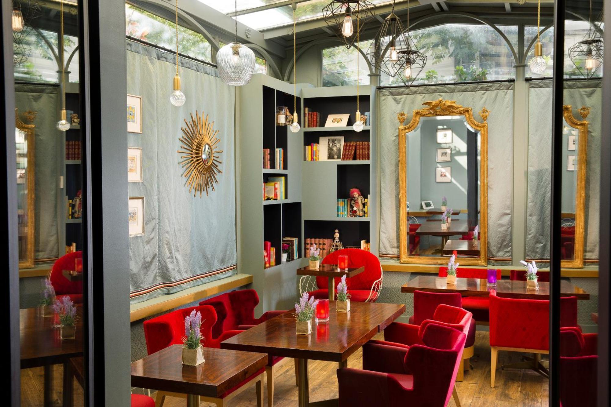 Western Premier Trocadero La Tour