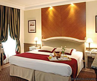 Western Premier Trocadero La Tour