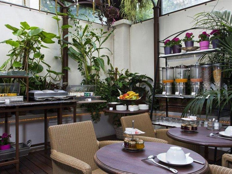 Western Premier Trocadero La Tour