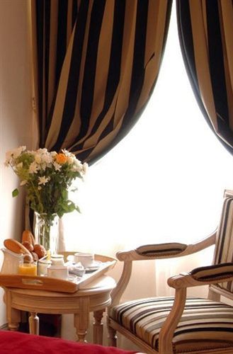 Western Premier Trocadero La Tour