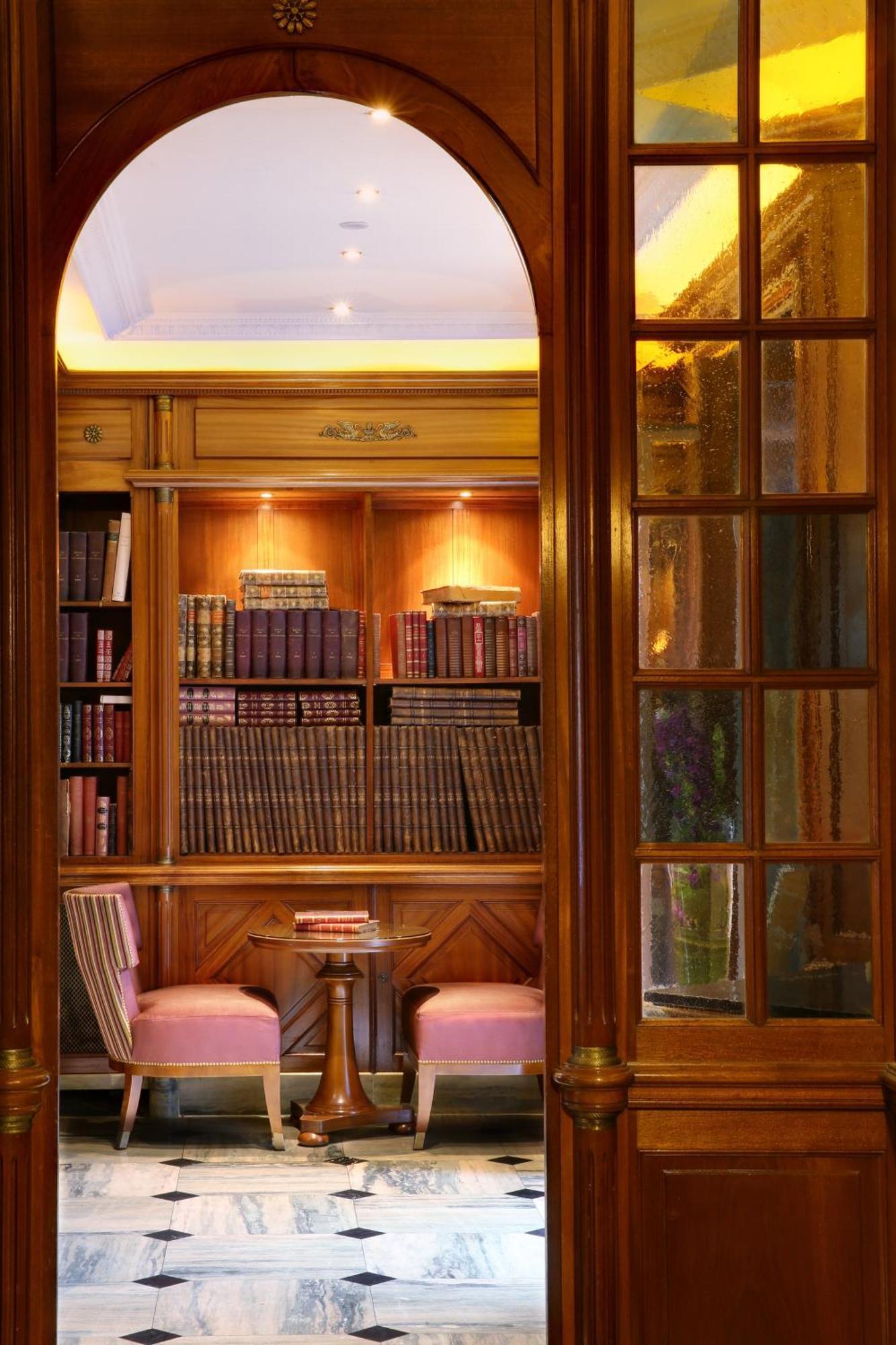 Hotel Western Premier Trocadero La Tour 4*